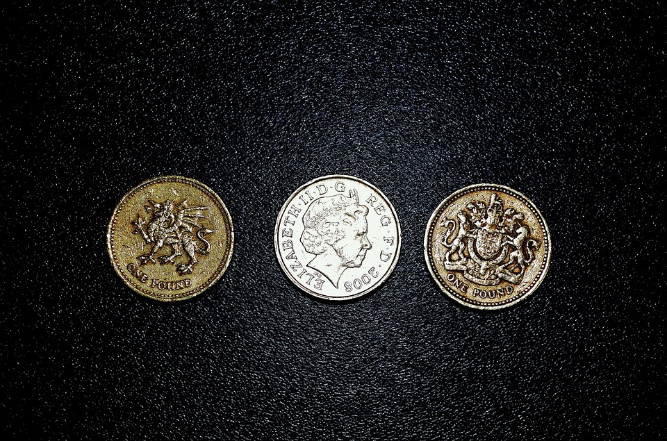 několik mincí